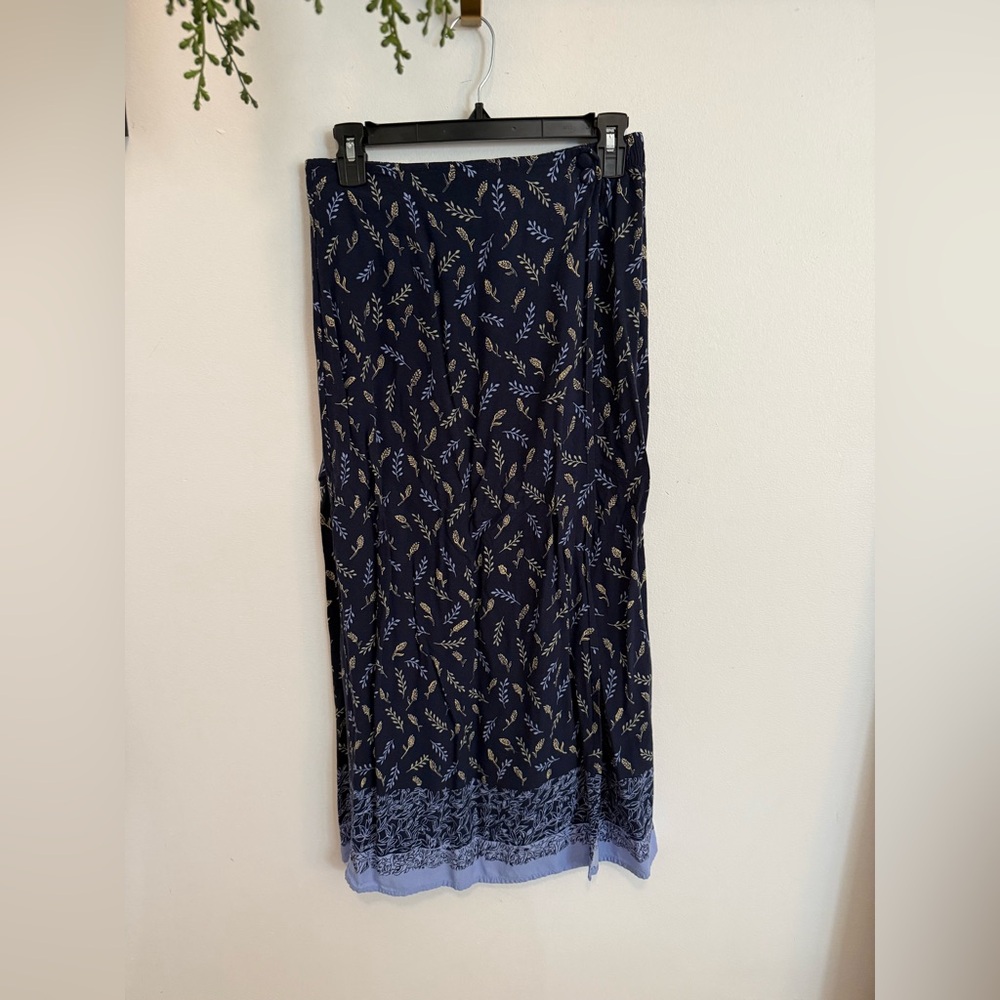 Sag Harbor Dark Blue Leaf Print Midi Skirt